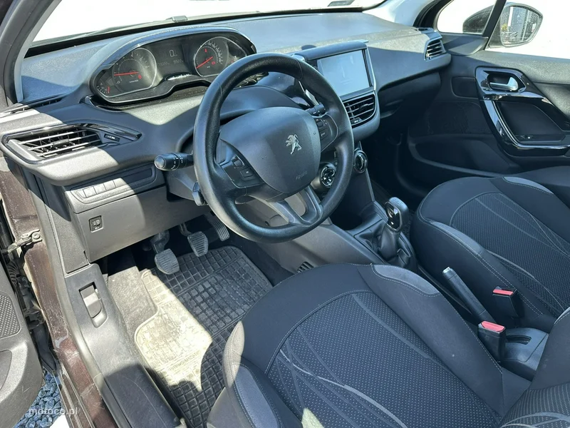 Peugeot 208 11