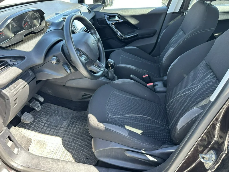 Peugeot 208 12