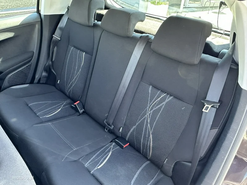 Peugeot 208 13