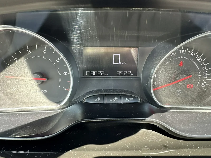 Peugeot 208 18