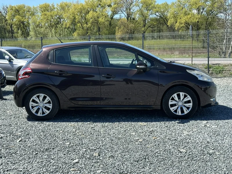 Peugeot 208 10