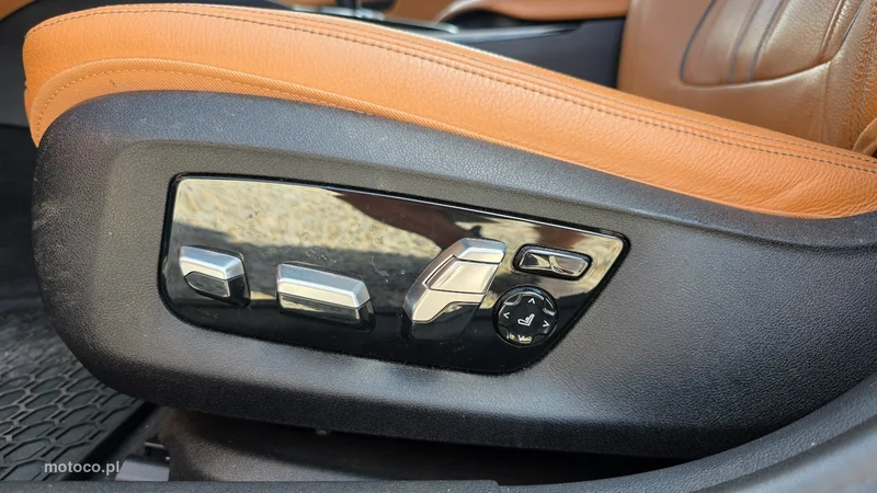 BMW Seria 5 G30 518 12