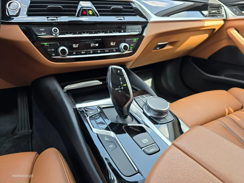 BMW Seria 5 G30 518 26