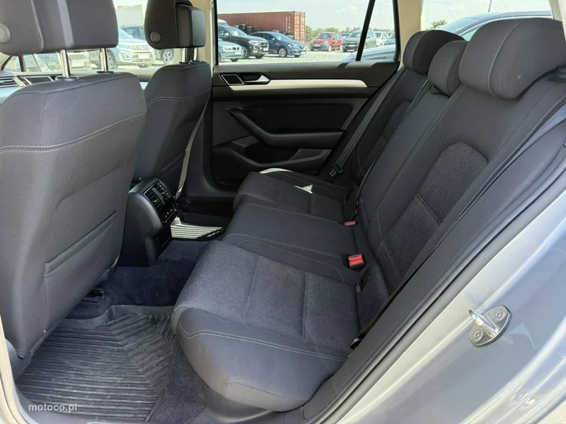 Volkswagen Passat Variant B8 12