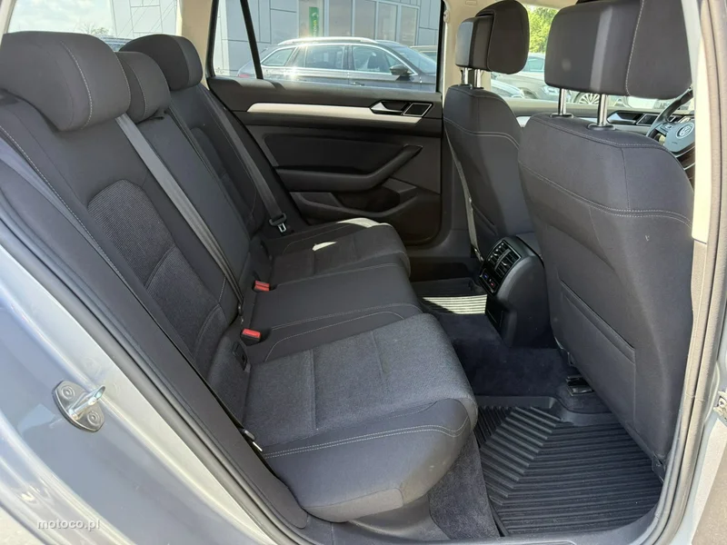 Volkswagen Passat Variant B8 13