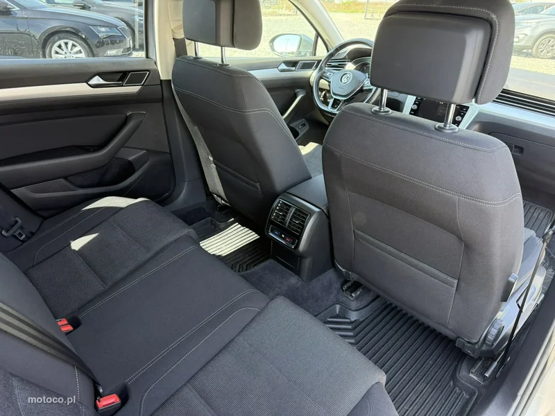 Volkswagen Passat Variant B8 14