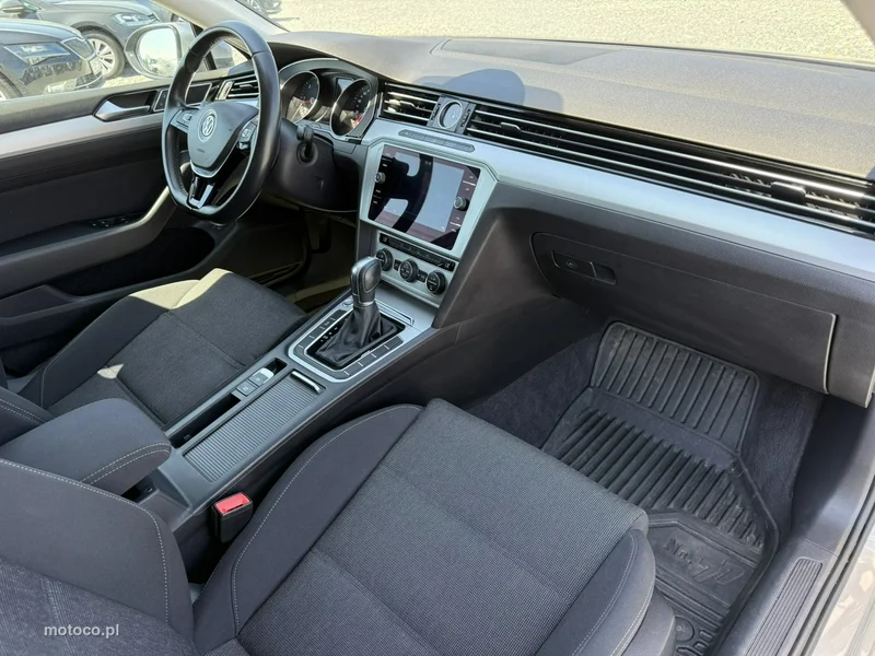 Volkswagen Passat Variant B8 15