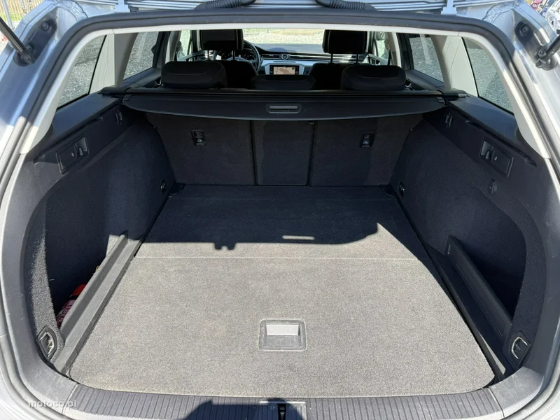 Volkswagen Passat Variant B8 32