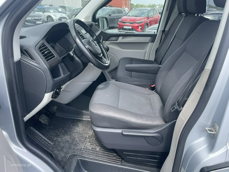 Volkswagen Caravelle 12