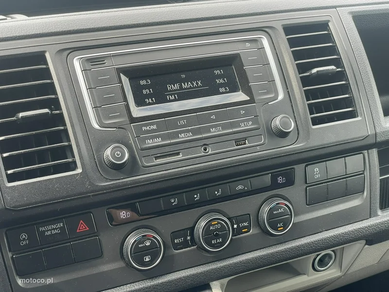 Volkswagen Caravelle 17