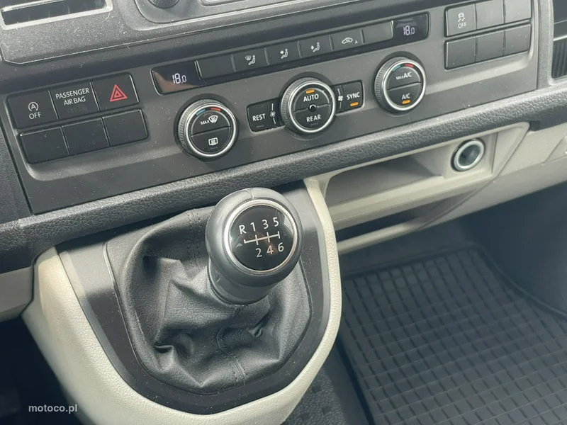 Volkswagen Caravelle 18
