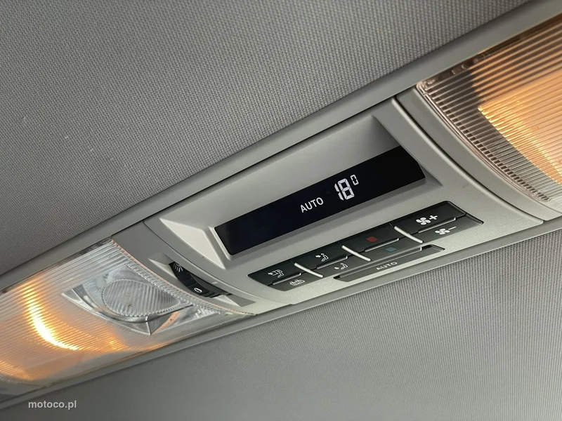 Volkswagen Caravelle 24