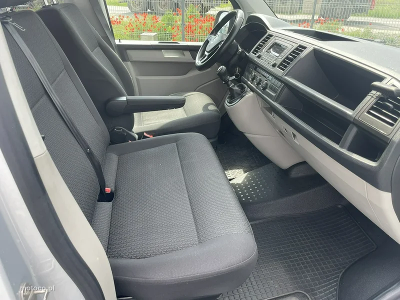 Volkswagen Caravelle 25