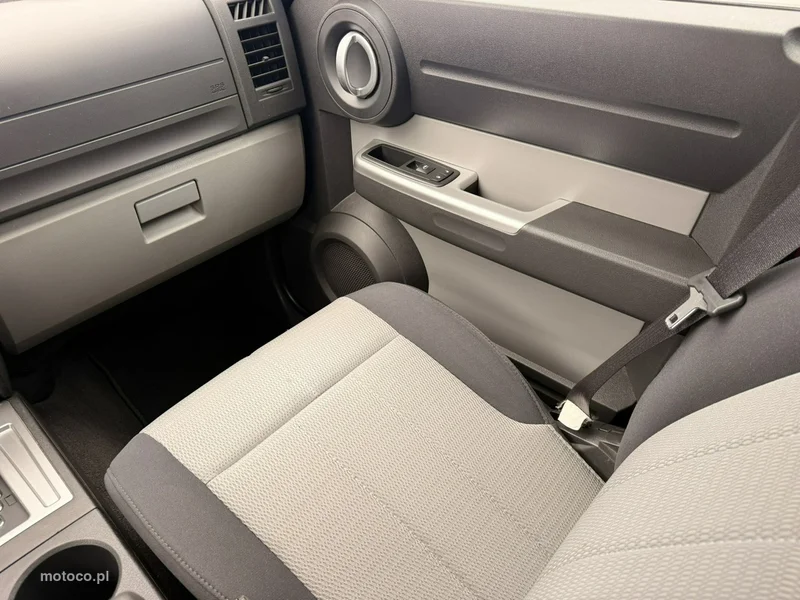 Dodge Nitro 23