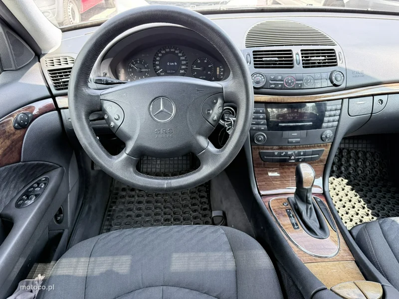 Mercedes-Benz Klasa E W211 E 220 11