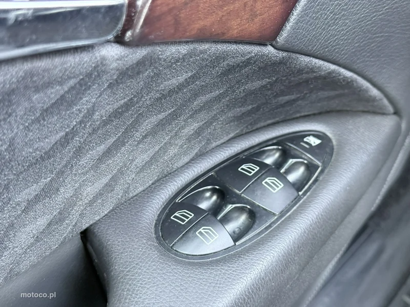 Mercedes-Benz Klasa E W211 E 220 18
