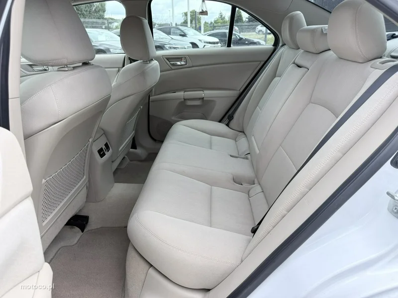 Suzuki Kizashi 12