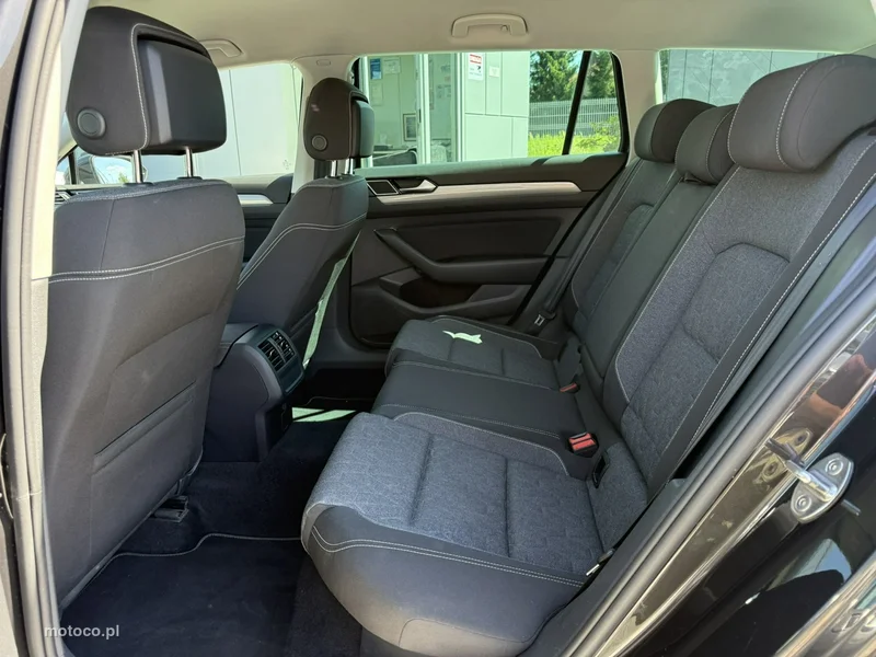 Volkswagen Passat Variant B8 6