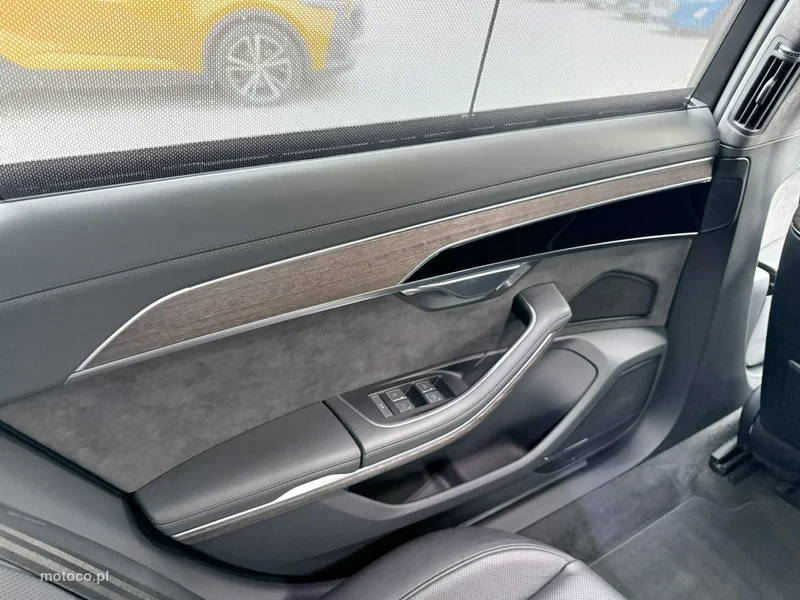 Audi A8 D5 24