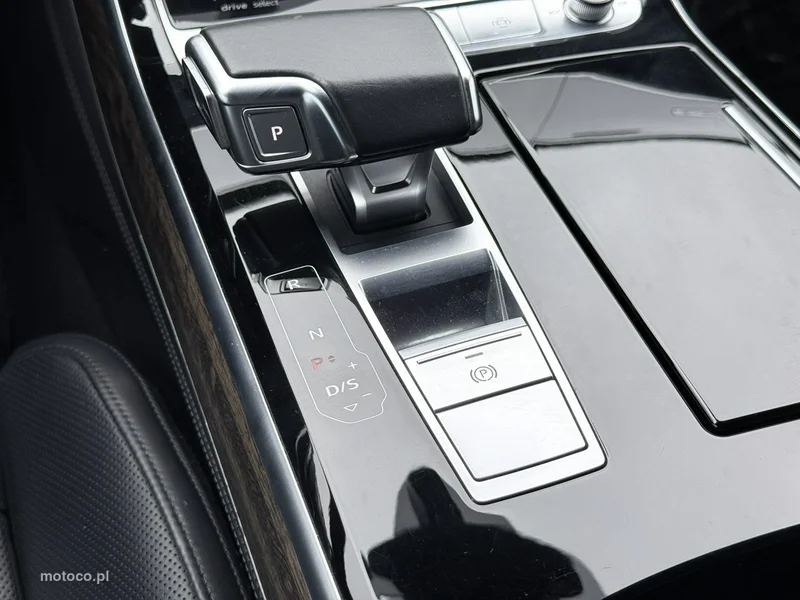 Audi A8 D5 36