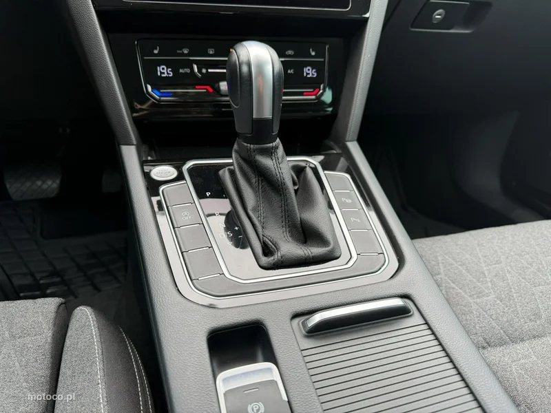 Volkswagen Passat Variant B8 23