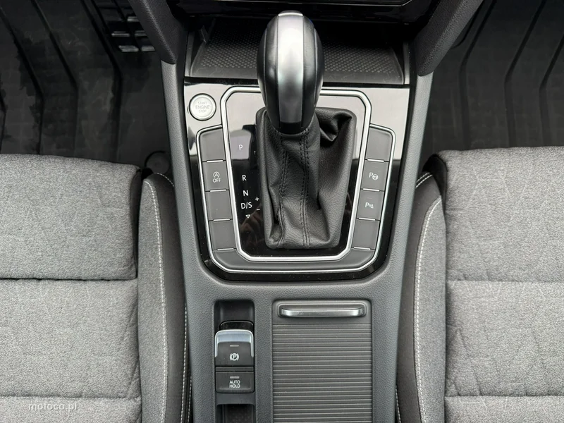 Volkswagen Passat Variant B8 24