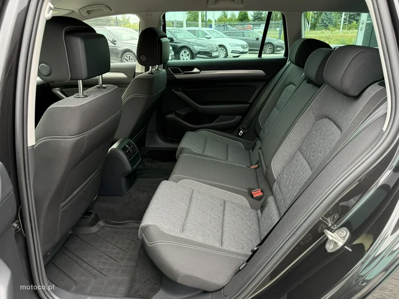 Volkswagen Passat Variant B8 6