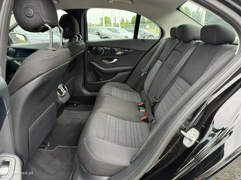 Mercedes-Benz Klasa C W205 C 180 13