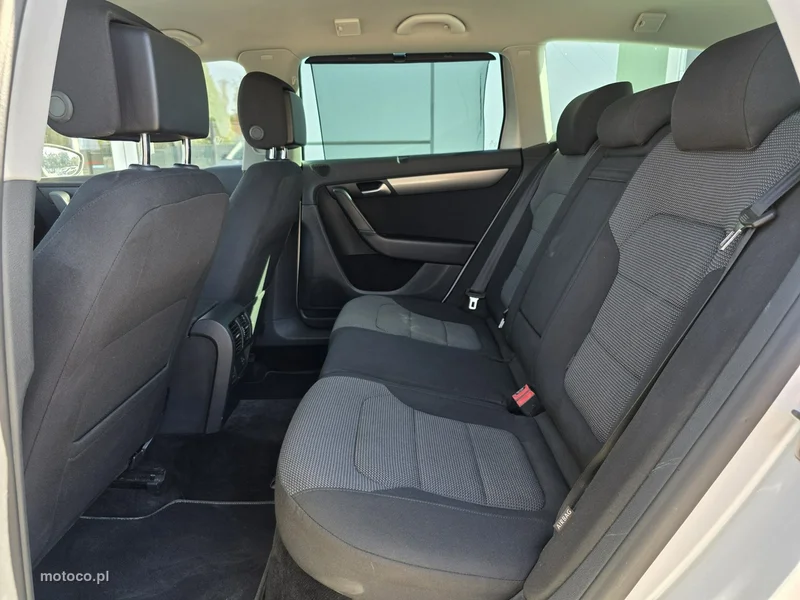 Volkswagen Passat Variant B7 12