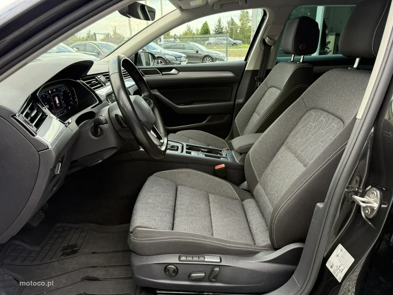 Volkswagen Passat Variant B8 11