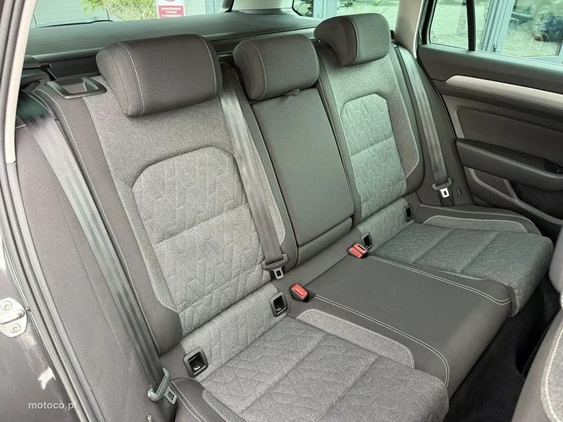 Volkswagen Passat Variant B8 14