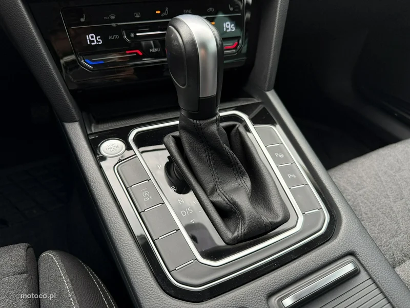 Volkswagen Passat Variant B8 24