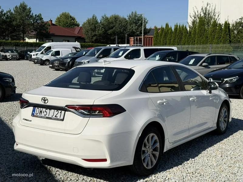 Toyota Corolla E210 12