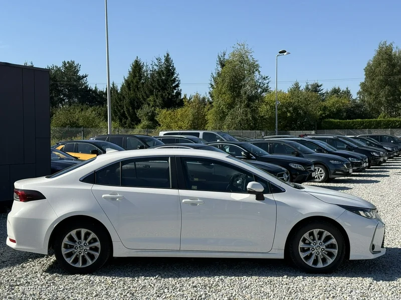 Toyota Corolla E210 13