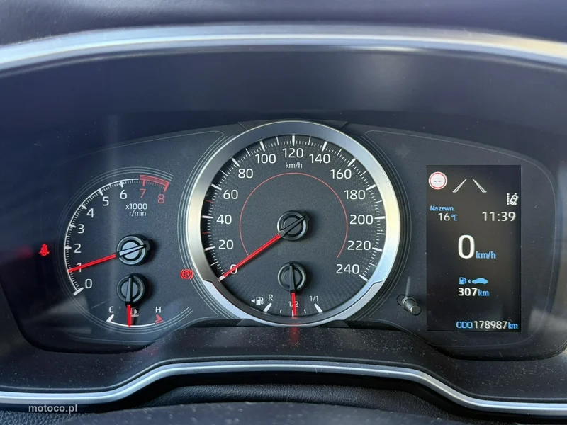 Toyota Corolla E210 19