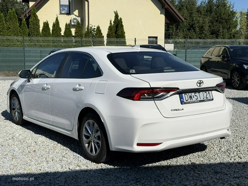 Toyota Corolla E210 10