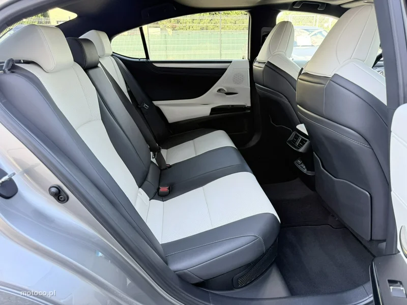 Lexus ES300 17