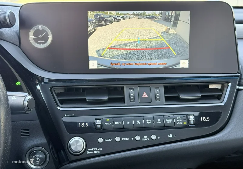 Lexus ES300 36