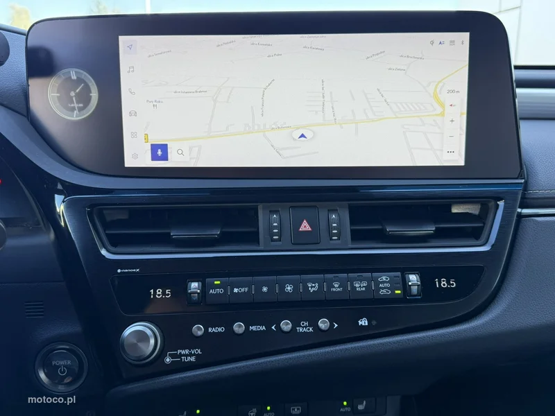 Lexus ES300 38