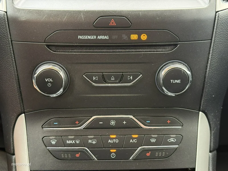 Ford S-Max II 21