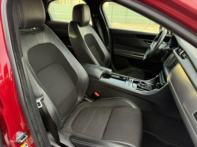 Jaguar XF 17