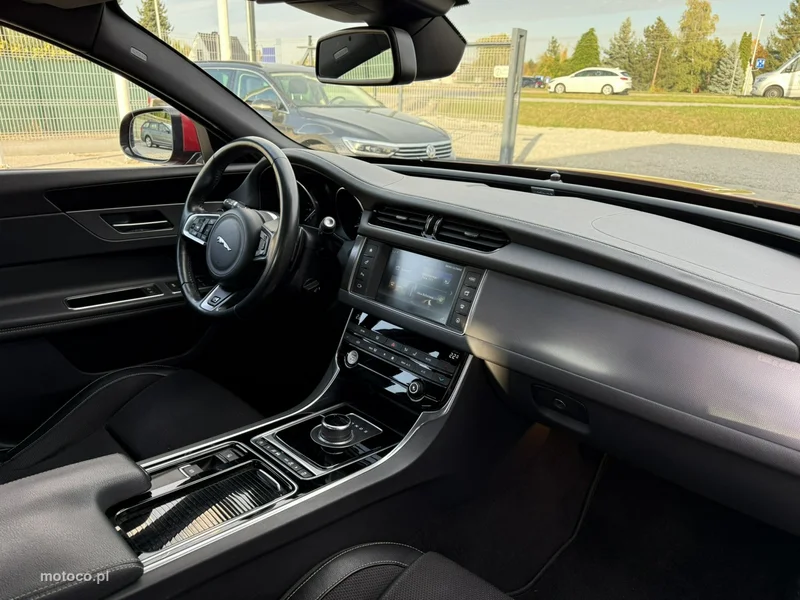 Jaguar XF 18