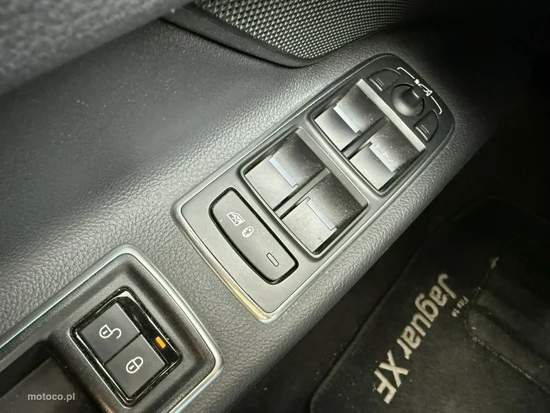 Jaguar XF 19