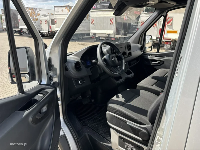 Mercedes-Benz Sprinter 11