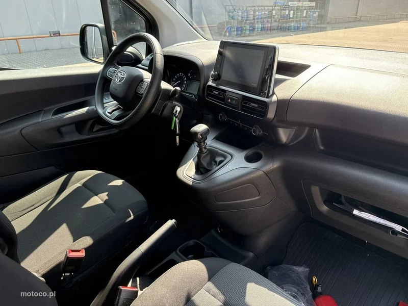 Toyota Proace City 16