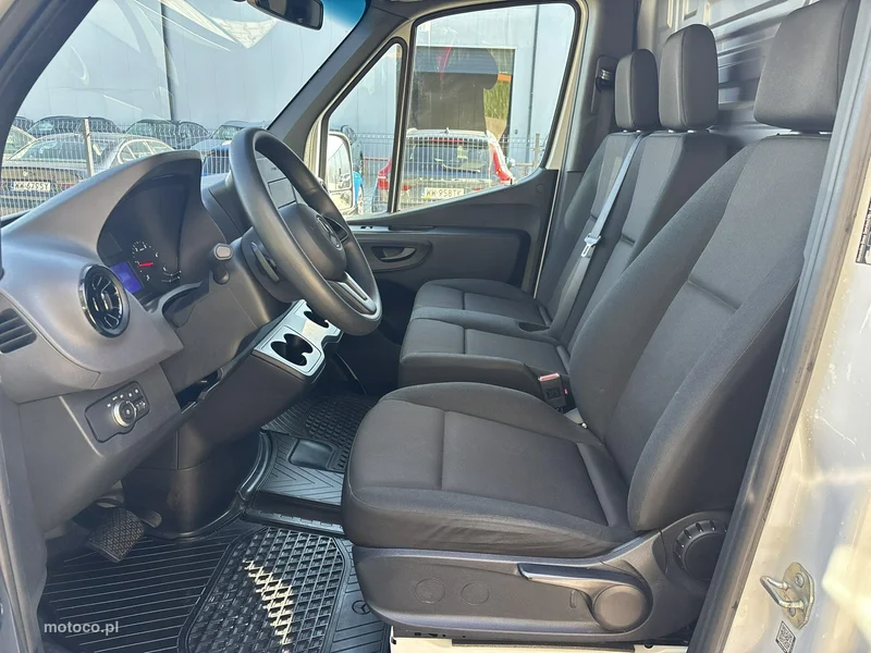 Mercedes-Benz Sprinter 9