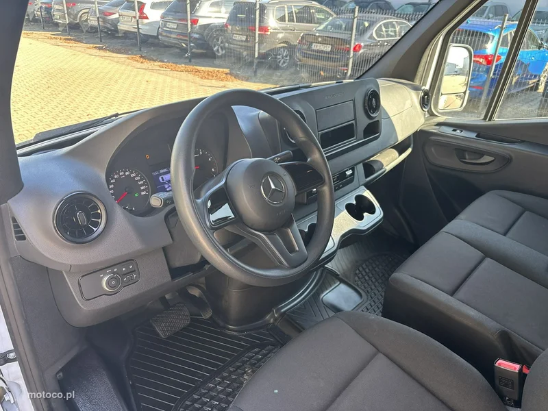 Mercedes-Benz Sprinter 10