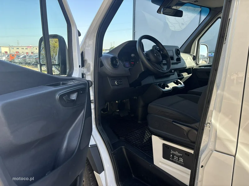 Mercedes-Benz Sprinter 11