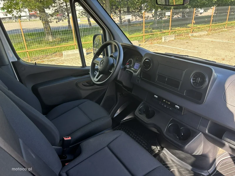 Mercedes-Benz Sprinter 12
