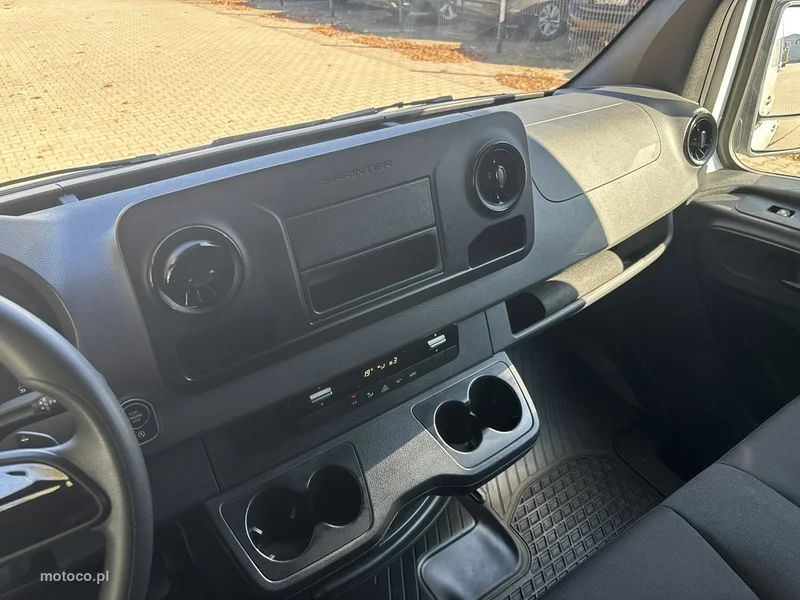 Mercedes-Benz Sprinter 17